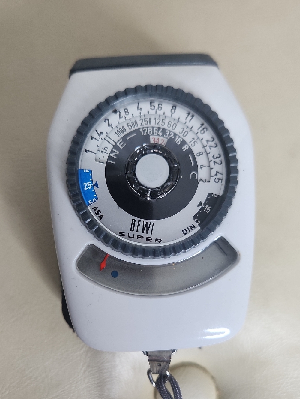Vintage Collectable Bewi Quick Light meter working with protective case